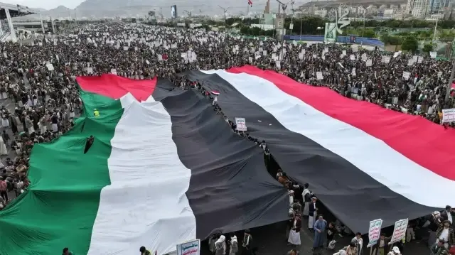 "غزة انتصرت".. مظاهرة حاشدة بصنعاء فرحا باتفاق وقف إطلاق النار