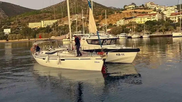 Datça'da yelkenli teknede 42 düzensiz göçmen ve 2 göçmen kaçakçısı yakalandı.