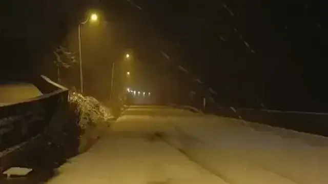 Meteoroloji verilerine göre, zirvede gece boyunca kar yağışının beklenmediği, yarın havanın parçalı bulutlu olacağı öğrenildi.