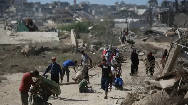 Après l'entrée en vigueur du cessez-le-feu à Gaza et le retrait de l'armée israélienne, les Palestiniens continuent de retourner dans les régions du nord de la bande de Gaza. Les familles palestiniennes qui sont revenues au camp de réfugiés de Bureyc, dans le centre de la bande de Gaza, ont été confrontées à des destructions importantes.
