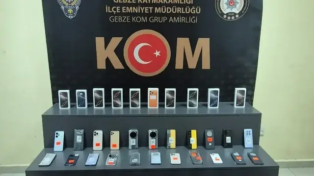 Ele geçirilen kaçak telefonlar.