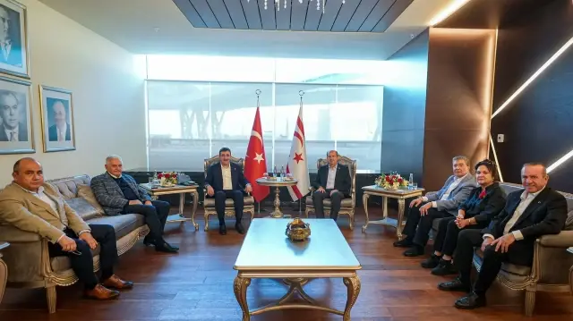 Toplantının ardından Cumhurbaşkanı Yardımcısı Yılmaz Ada'dan ayrıldı. Yılmaz’ı, Cumhurbaşkanı Tatar ve Başbakan Üstel Ercan Havalimanı'ndan uğurladı.