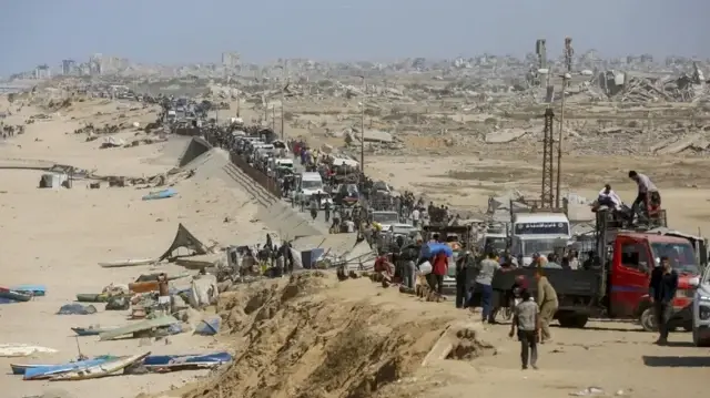 Gaza Residents Confront Devastation Upon Returning After Ceasefire