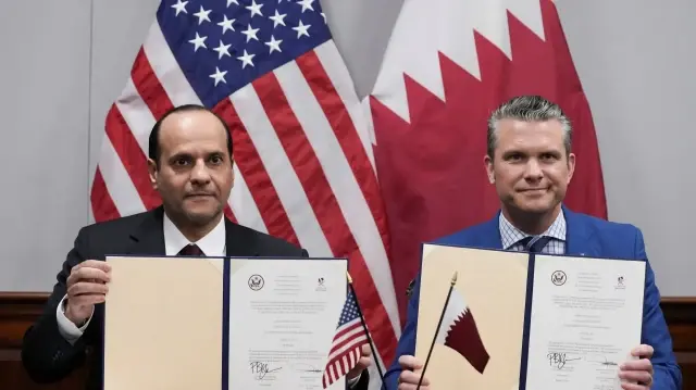 ABD Savunma Bakanı Pete Hegseth ve Katar Savunma Bakanı Saoud bin Abdulrahman el-Sani