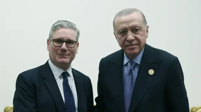“Cumhurbaşkanımız Sayın Recep Tayyip Erdoğan, Şarm El Şeyh Barış Zirvesi için bulunduğu Mısır’da, İngiltere Başbakanı Keir Starmer’ı kabul etti."