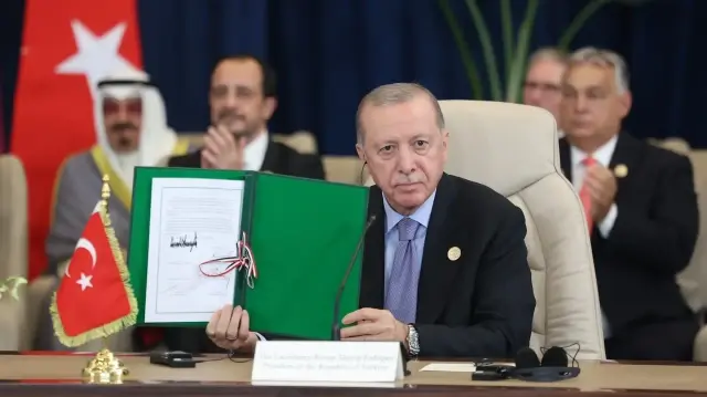 Cumhurbaşkanı Erdoğan, Gazze için Mısır'da düzenlenen Barış Zirvesi'nde 'niyet beyanı'nı imzaladı.