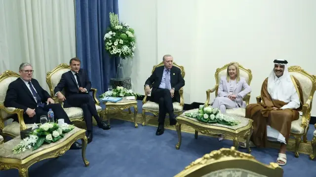 الرئيس أردوغان يلتقي ميلوني في شرم الشيخ