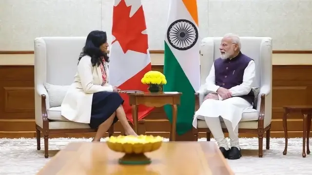 La ministre canadienne des Affaires étrangères Anita Anand rencontre le Premier ministre indien Narendra Modi, le 13 octobre 2025.