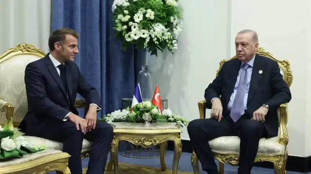 الرئيس أردوغان يلتقي ماكرون في شرم الشيخ