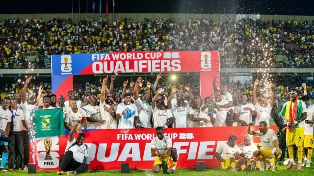 L'équipe nationale du Ghana célébrant sa qualification pour le Mondial 2026, à Accra, le 12 octobre 2025.