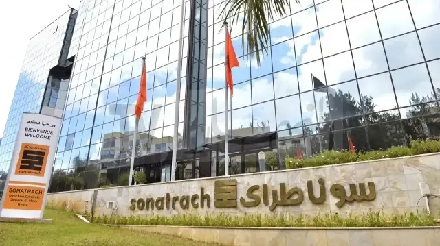 الجزائر والسعودية توقعان عقد تطوير مشروع غاز بقيمة 5.3 مليارات دولار