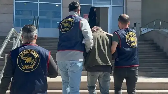 H.R, işlemlerinin ardından cezaevine teslim edildi.