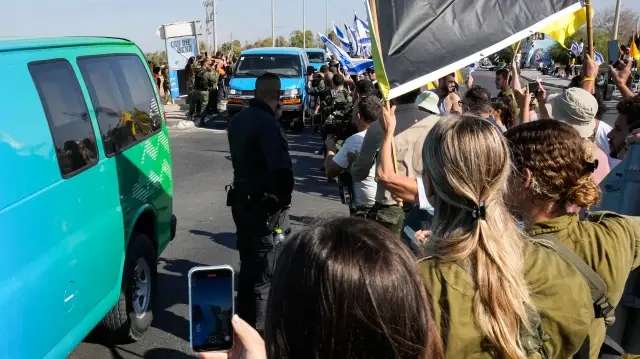 Le groupe militant palestinien devait libérer tous les otages israéliens survivants le 13 octobre en échange de prisonniers palestiniens détenus par Israël, alors que le président américain se rendait dans la région pour un sommet de paix après avoir déclaré la guerre « terminée ».