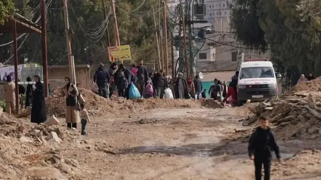 الاحتلال يمنع سفر أقارب أسرى فلسطينيين يتوقع إبعادهم الاثنين