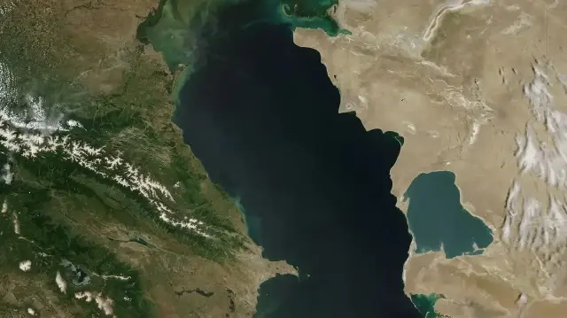 Au Kazakhstan, les habitants et les défenseurs de l’environnement s’inquiètent de la baisse spectaculaire du niveau de la mer Caspienne, victime du changement climatique, des barrages sur la Volga et de la pollution industrielle.