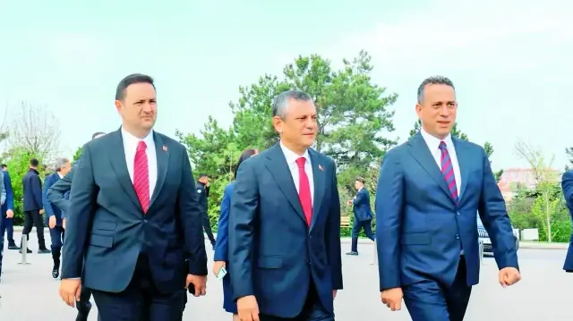 Umut Akdoğan, Özgür Özel, Ali Mahir Başarır.