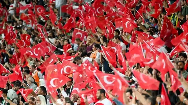 Taraftarlar milli maçta Kocaeli Stadyumu tribünlerini dolduracak.
