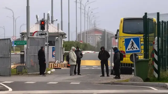 Estonia Closes Road Through Russian Territory After Troop Sighting