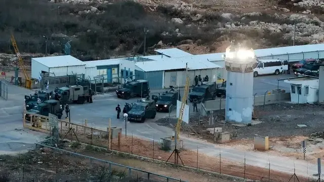 الهلال الأحمر الفلسطيني: طواقمنا تدخل سجن عوفر الإسرائيلي لنقل أسير مريض