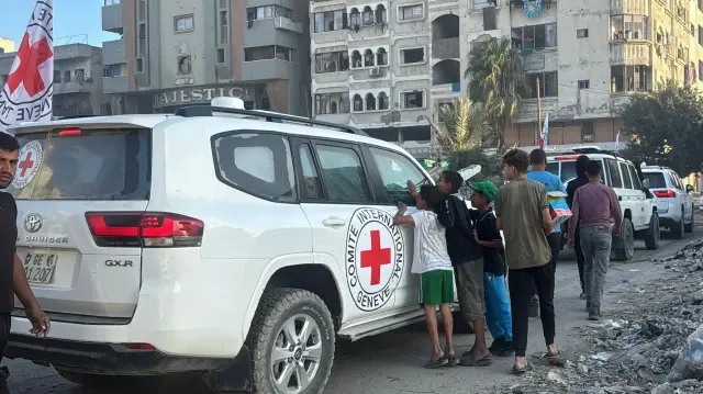 لأول مرة.. حماس تسمح لأسرى إسرائيليين بالتحدث لأسرهم قبيل إطلاق سراحهم