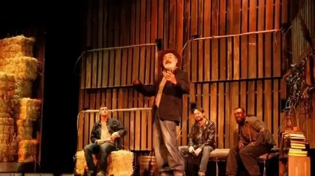 Dekor tasarımını Behlüldane Tor'un hazırladığı oyunun kostüm tasarımını Emine Kaynak Yıldırım yaptı.