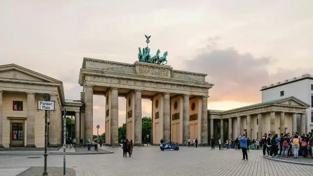 Après plusieurs mois de ralentissement, la hausse des prix repart à la hausse, tirée par les services, tandis que la baisse des prix de l’énergie s’atténue en Allemagne.