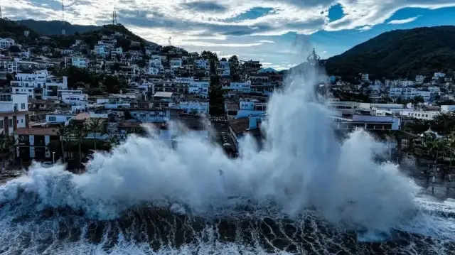 Les fortes pluies provoquées par les tempêtes tropicales Priscilla et Raymond ont dévasté plusieurs régions du Mexique, faisant 64 morts et 65 disparus.