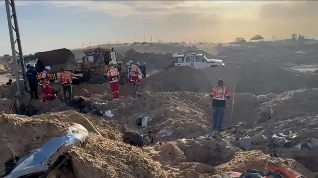 Спасатели извлекли более 250 тел из-под завалов в Газе | Фото: УКГВ