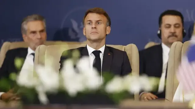 Le président français Emmanuel Macron participe au sommet pour la paix à Gaza à Charm el-Cheikh, le 13 octobre 2025.