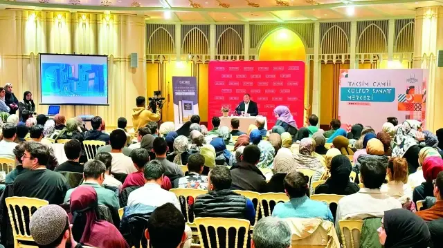 Taksim Camii Kültür Sanat Merkezi'ndeki programda Kılınç, Doğu Türkistan'daki durumu anlattı.