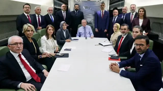Cumhurbaşkanı Erdoğan, Mısır dönüşü uçakta gazetecilerin sorularını cevapladı.