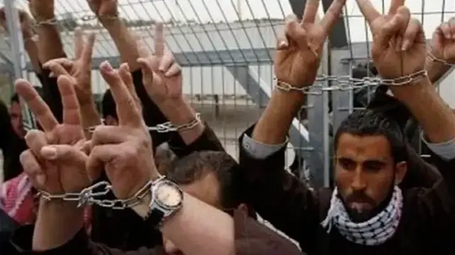 "ولدت من جديد".. الفلسطيني إياد عفانة يكسر قيد السجان الإسرائيلي