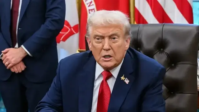 ترامب يقول إن "حماس" أبلغته بنيتها نزع سلاحها بغزة