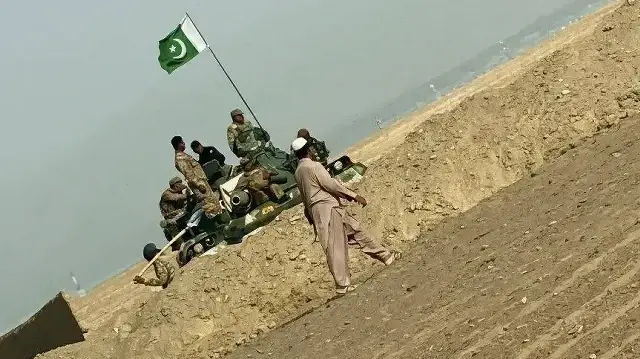 Des dizaines de soldats ont été tués samedi lors des combats entre les troupes pakistanaises et afghanes, le 11 octobre 2025.