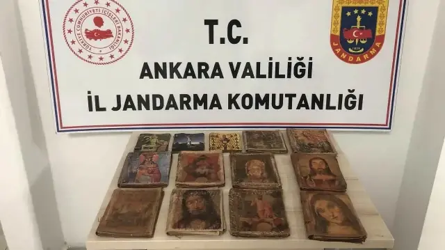 Ankara'da 6 milyon dolar değerinde el yazması kitaplar ele geçirildi