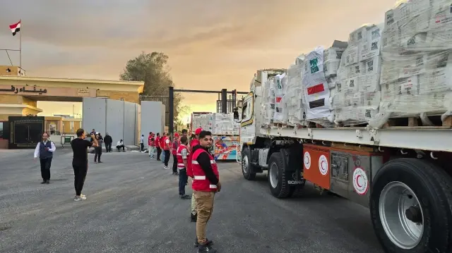 الاحتلال الإسرائيلي يقرر إعادة فتح معبر رفح وإدخال المساعدات الإنسانية إلى غزة