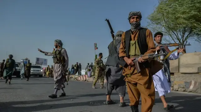 الحكومة الأفغانية تعلن مقتل 12 شخصا في هجمات باكستانية