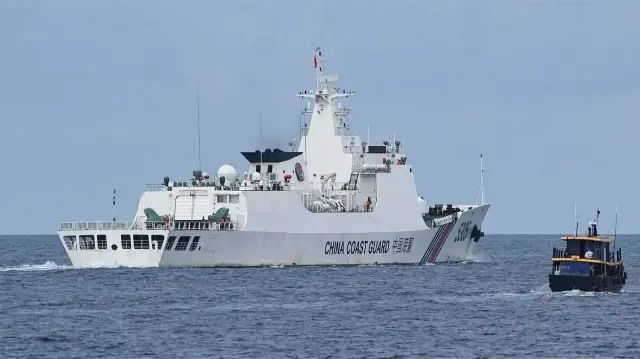 La Chine réagit aux déclarations américaines soutenant les Philippines après un nouvel accrochage maritime, accusant les États-Unis d’attiser les tensions en Asie du Sud-Est.