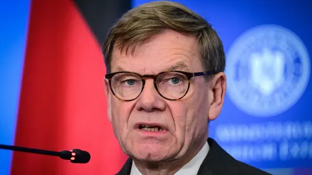 Le ministre allemand des Affaires étrangères Johann Wadephul lors d'une conférence de presse au ministère roumain des Affaires étrangères à Bucarest, en Roumanie, le 14 octobre 2025.