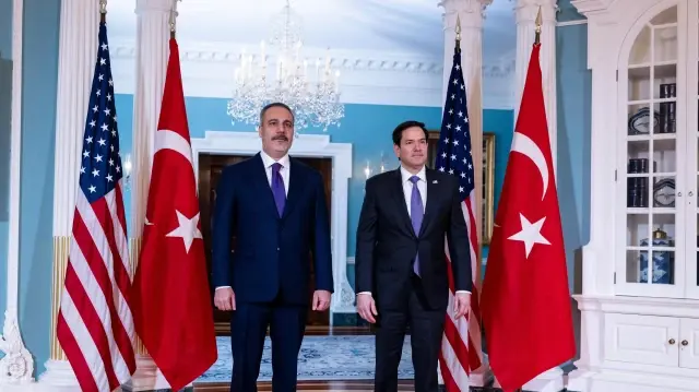 Le ministre turc des Affaires étrangères, Hakan Fidan et son homologue américain, Marco Rubio.