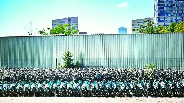 Bisikletler depolarda çürüyor.