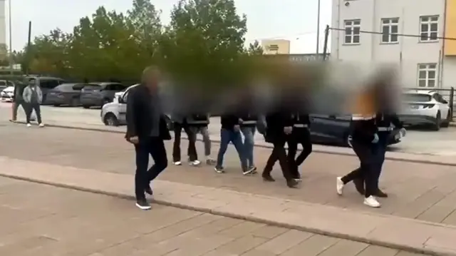Yakalanan 17 şüpheliden 11'i tutuklandı.