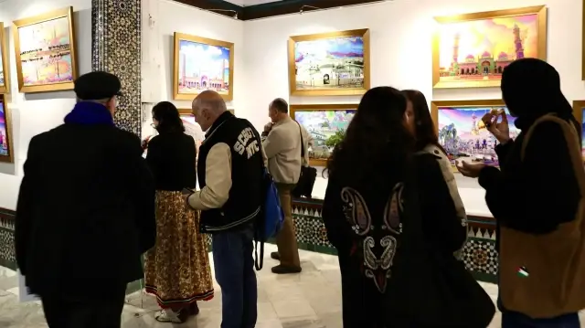 Une exposition intitulée "Les mosquées dans l’islam" s'est tenue à la Grande Mosquée de Paris en France, le 15 octobre 2025.