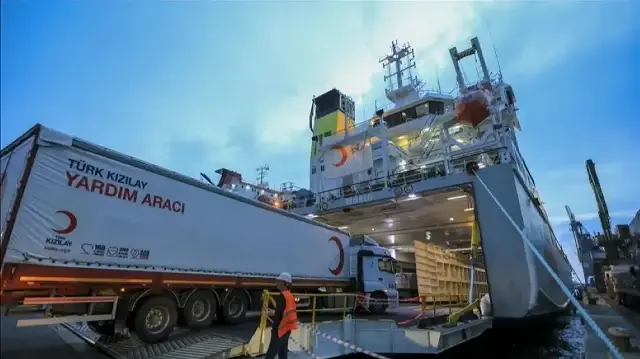 Ankara a nommé l’ambassadeur Mehmet Gulluoglu pour coordonner les opérations humanitaires turques à Gaza, dans le but de renforcer la livraison de l’aide et la coopération internationale.