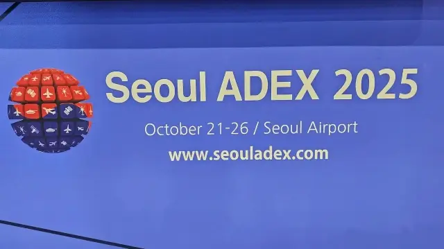 Plus de 600 entreprises issues de 35 pays participent à l’ADEX 2025, le plus grand salon de défense et d’aéronautique organisé à Séoul.