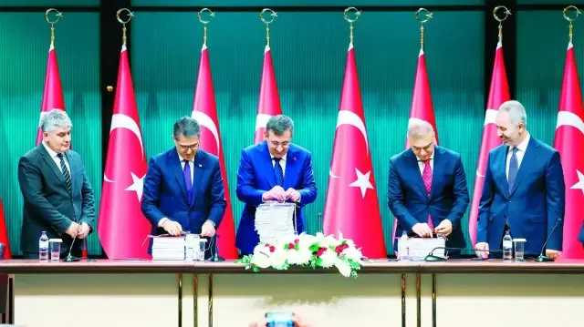 2026 Yılı Merkezi Yönetim Bütçe Kanunu Teklifi Cumhurbaşkanı Yardımcısı Cevdet Yılmaz'ın katıldığı törenle bağlandı ve Meclis'e sunuldu.