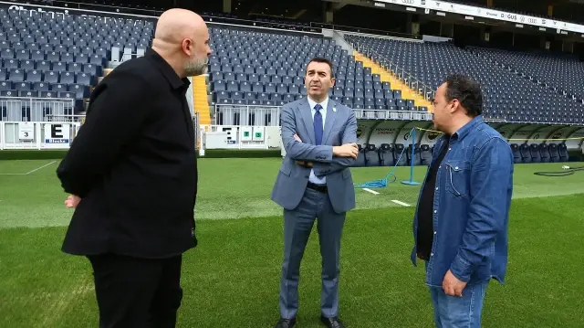 Kulüp yönetici Adem Köz, stadyumda incelemede bulundu.