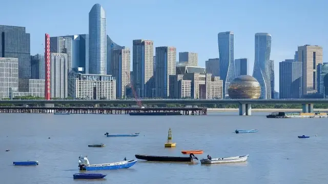 Sous pression entre crise immobilière, faible demande intérieure et tensions commerciales avec les États-Unis, la deuxième économie mondiale peine à maintenir son rythme de croissance, alors que Pékin prépare une nouvelle stratégie économique à long terme.