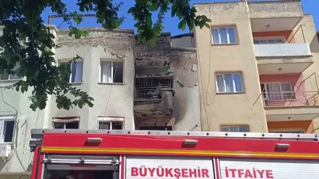 MANİSA’NIN TURGUTLU İLÇESİNDE 1,5 YIL ÖNCE BİR BİNADA ÇIKAN YANGINDA AĞIR YARALANAN HATİCE KÜBRA KAPLAN (22), TEDAVİ GÖRDÜĞÜ TURGUTLU DEVLET HASTANESİ YOĞUN BAKIM SERVİSİNDE YAŞAMINI YİTİRDİ.