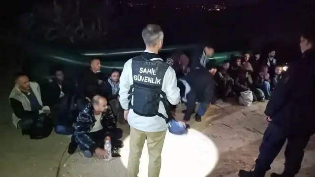 Düzensiz göçmenler, işlemlerinin ardından İl Göç İdaresi Müdürlüğüne gönderildi.